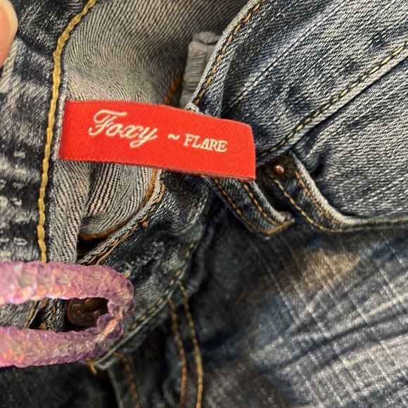 “Foxy-Flare” Guess Jeans - Picture 8 of 11